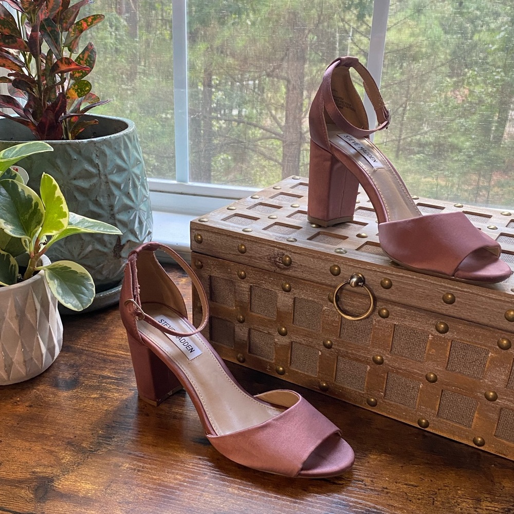 Blush pink satin Steve Madden heels size 7